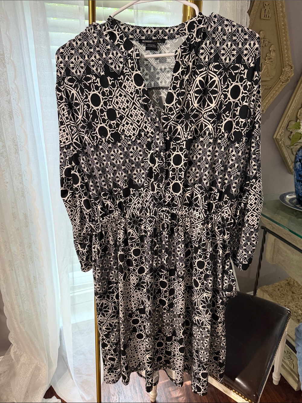 Robert Louis Black & White Geometric Print Long-Sleeve Dress